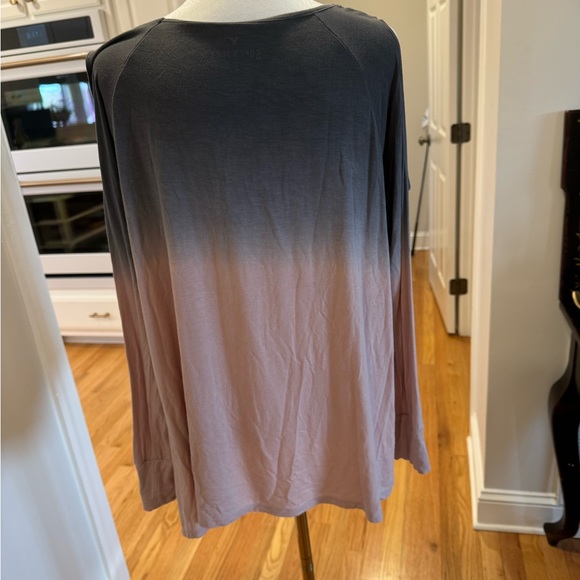 American Eagle Soft & Sexy Ombre Cold Shoulder Top - Picture 5 of 9